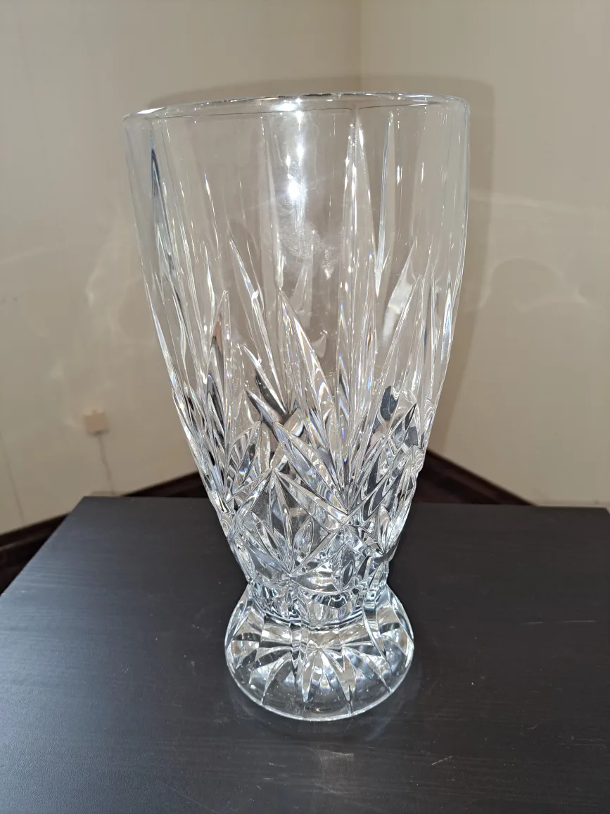 Elegant Crystal Vase thumbnail