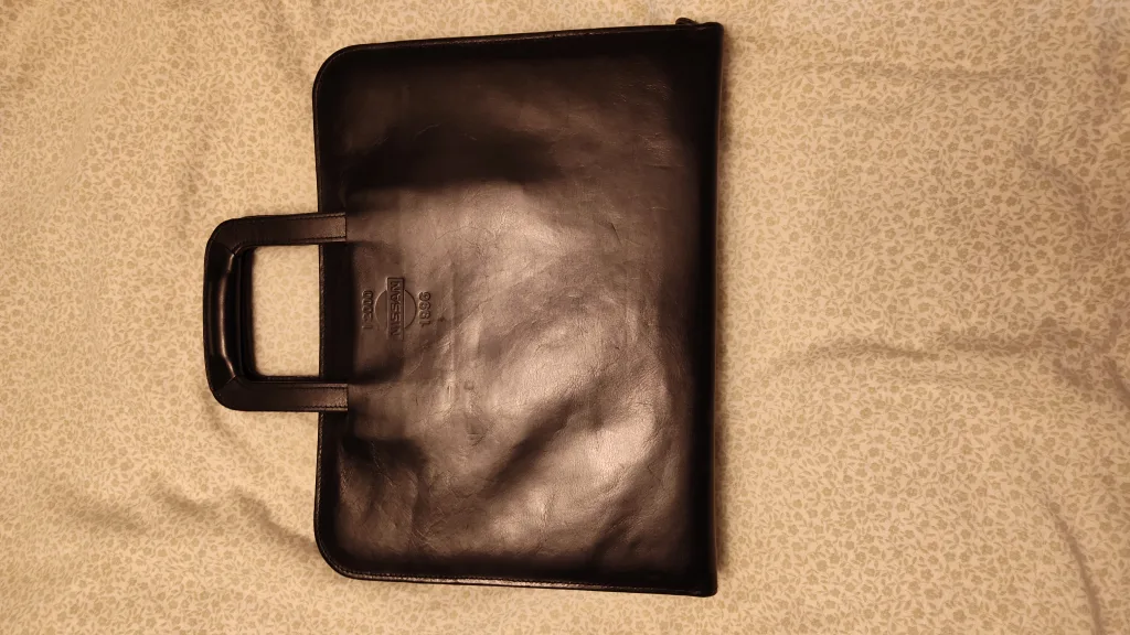 Nissan 1996 Black Leather Portfolio image indicator(5)