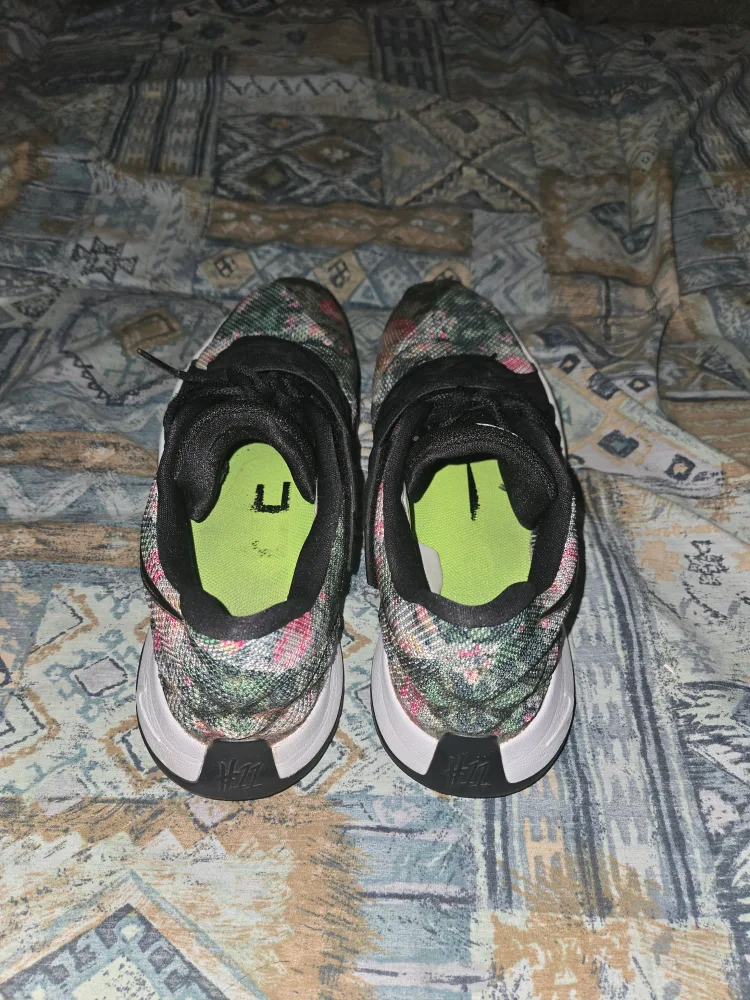 Nike Kyrie Irving 2 Floral Shoes image indicator(3)