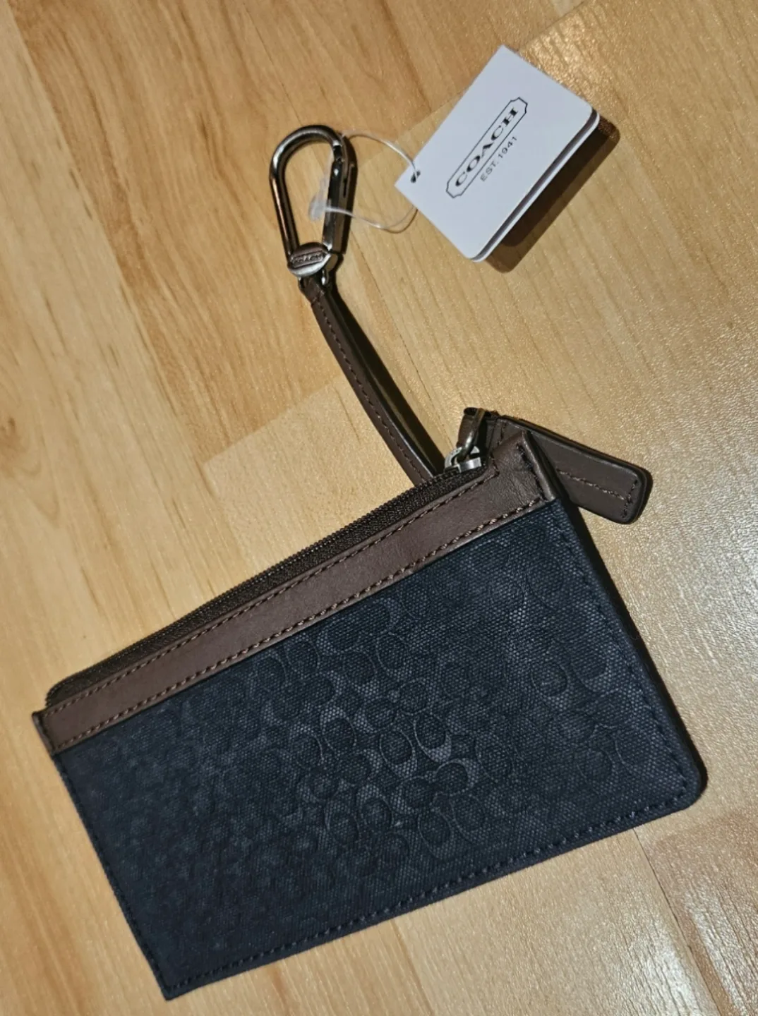 Coach Card Holder with Keychain image indicator(3)