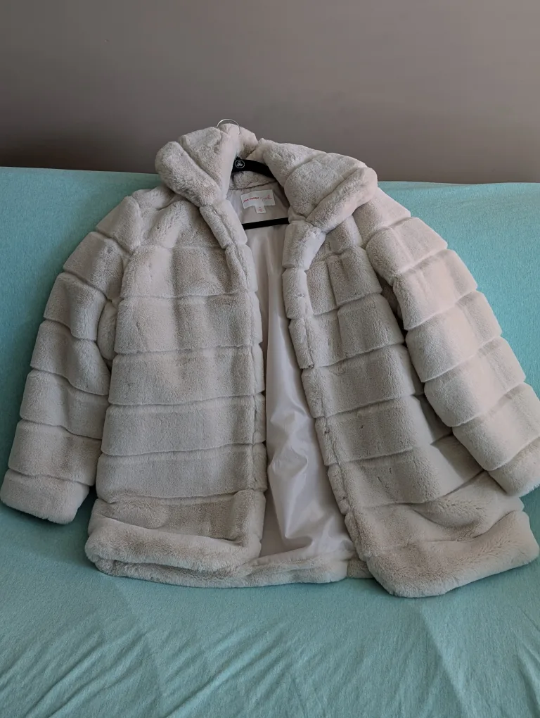 Joe Fresh x Jillian Harris Faux Fur - 1x thumbnail