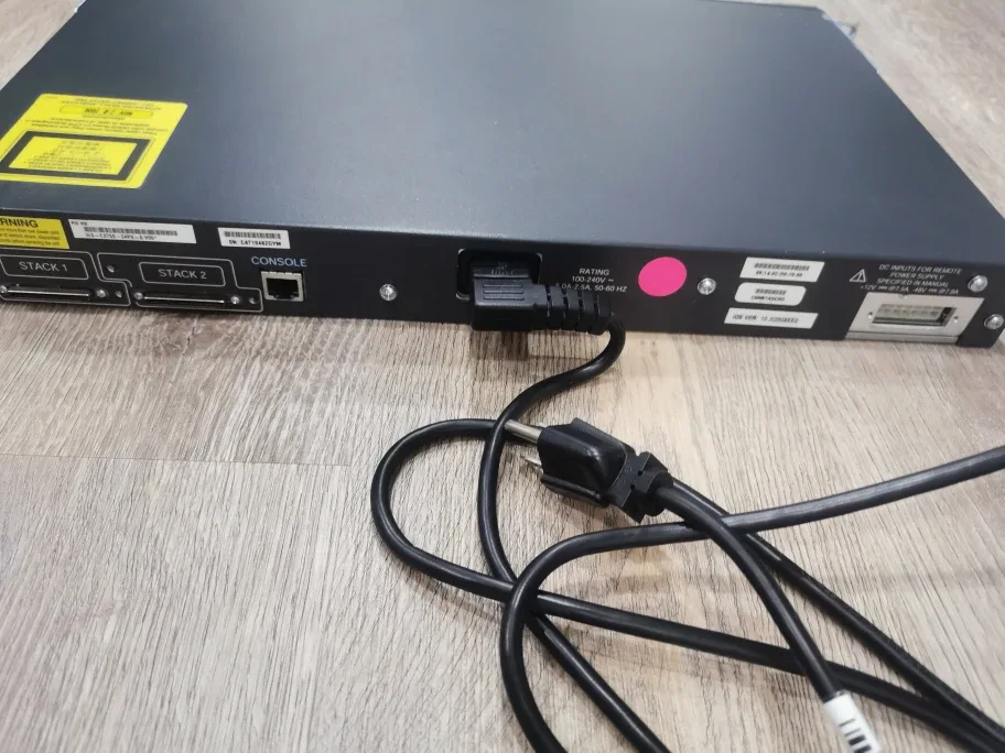 Cisco Switch - 24 Ports - WS-C3750-24PS-S POE image indicator(3)