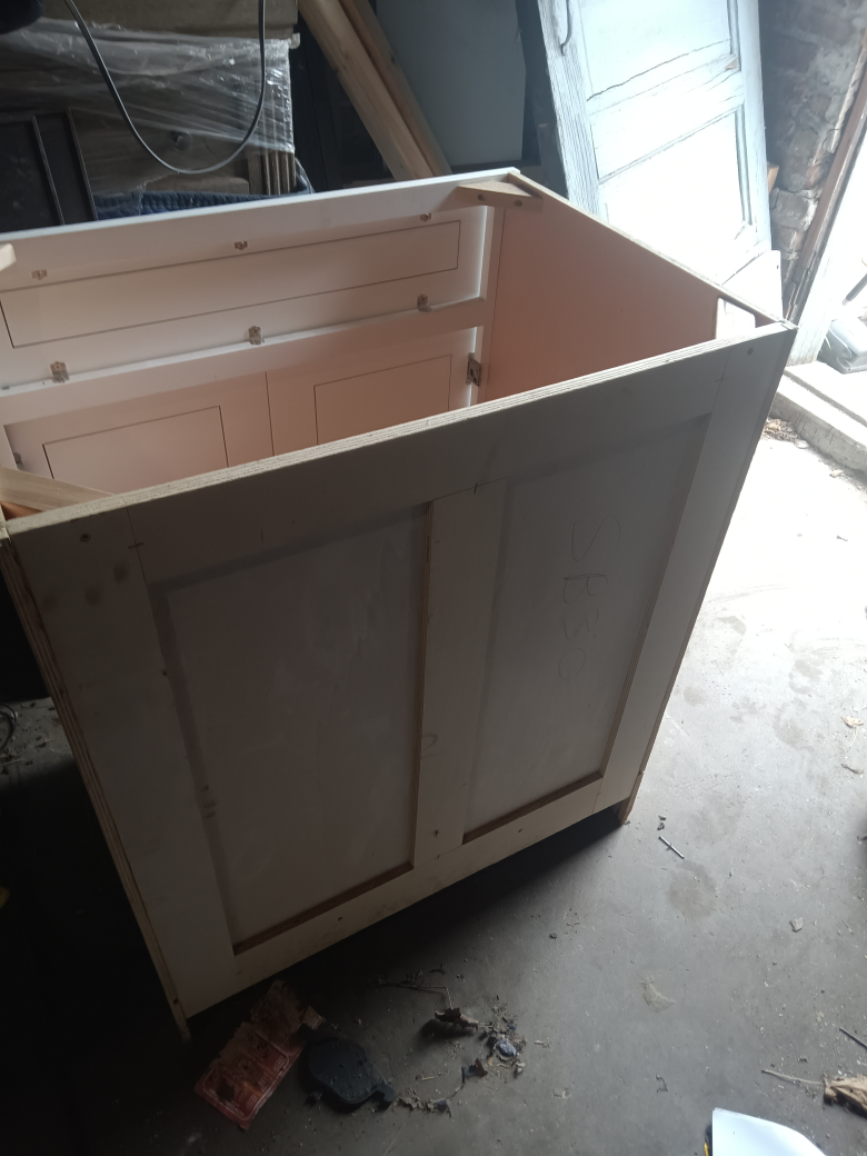 30" Kitchen sink base cabinet with doors - photo 5
