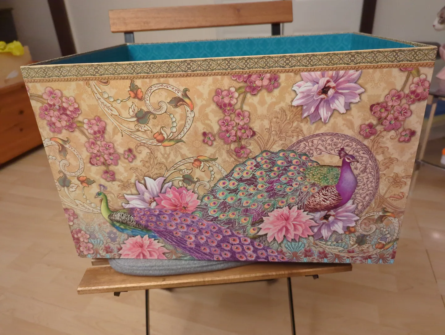 Decorative peacock storage box thumbnail