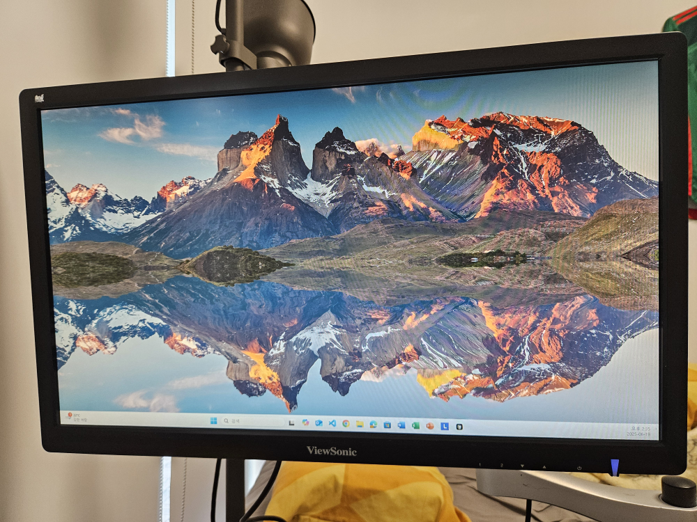 Moving out!! ViewSonic 27" Monitor + Dual Monitor Arms (OBO)