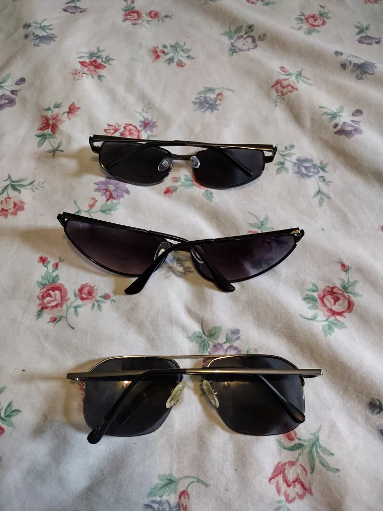 Sunglasses Lot 🕶️🕶️🕶️ image indicator(2)