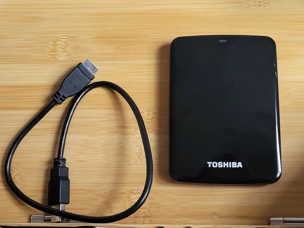 Toshiba Canvio Connect Portable Hard Drive 1TB and Case thumbnail