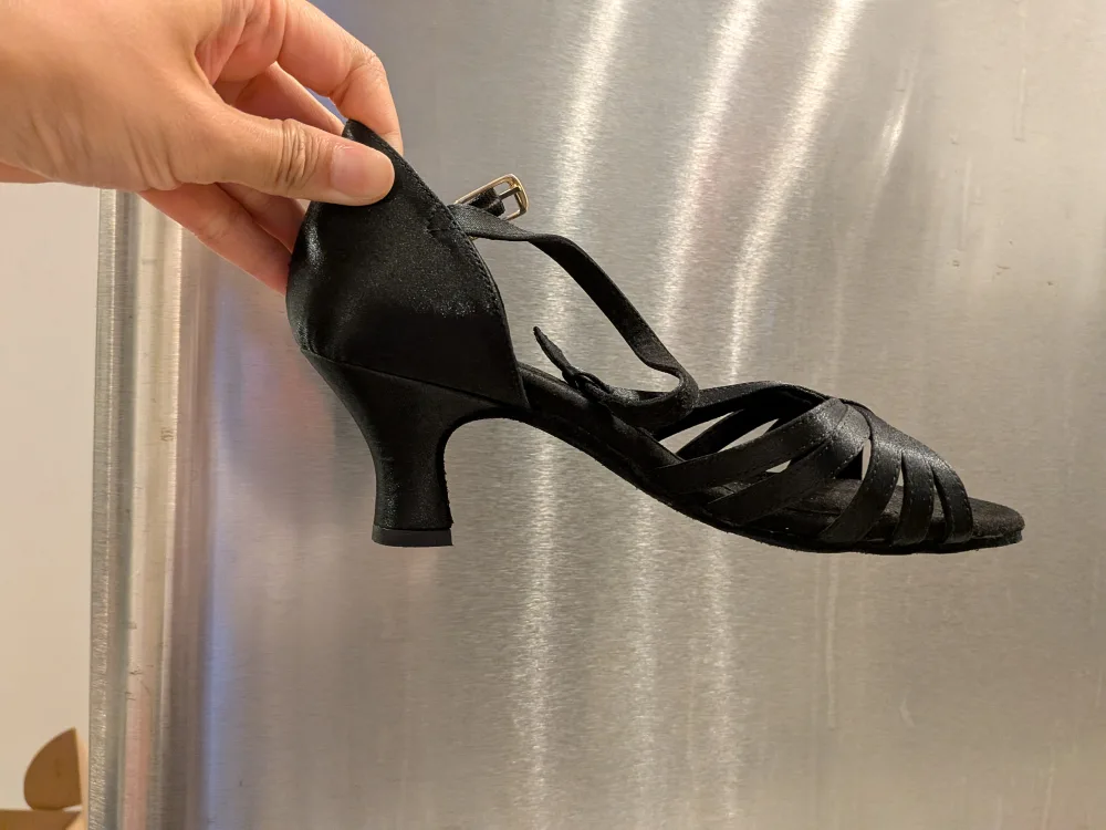 Capezio 2" Dance Shoes - Size 6 ($120 retail value) image indicator(2)