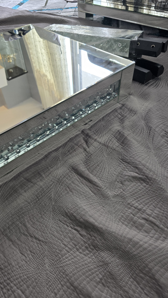 Mirrored side Table with Faux Diamonds - New - photo 3