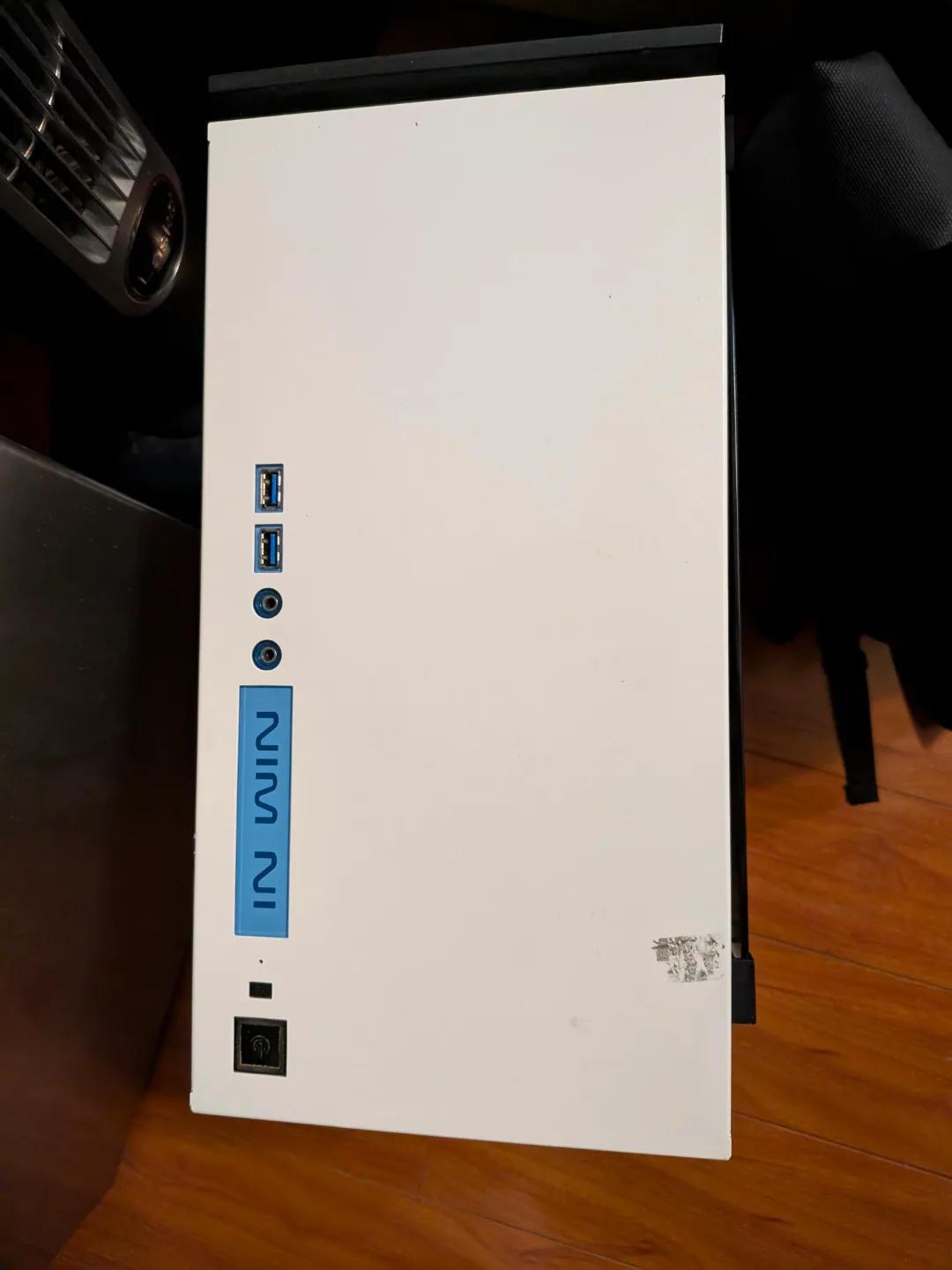 IN WIN White Computer Case thumbnail