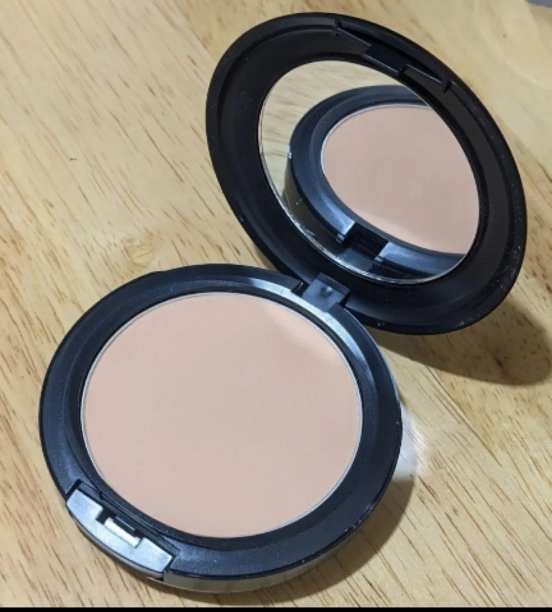 Brand new MAC Studio Fix Powder Plush Foundation image indicator(5)