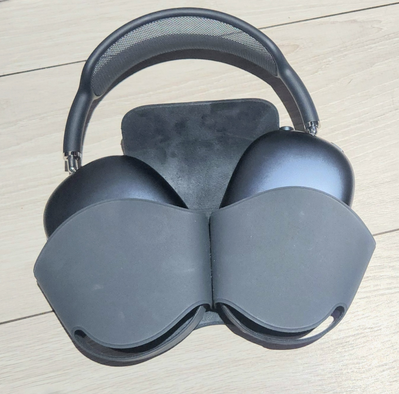AirPods Max Headphones and smart case - photo 3