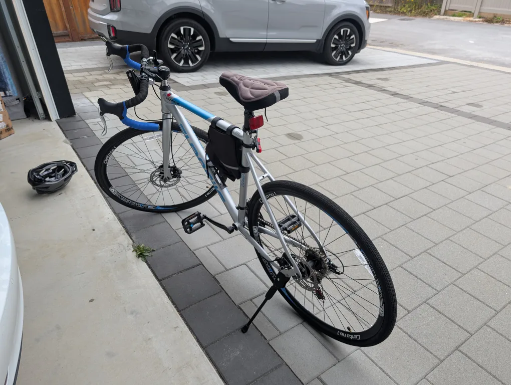 Eurobike Road Bike - Silver and Blue image indicator(2)