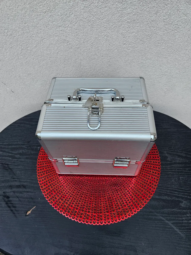 Silver Aluminum Makeup/Jewelry Organizer Case thumbnail