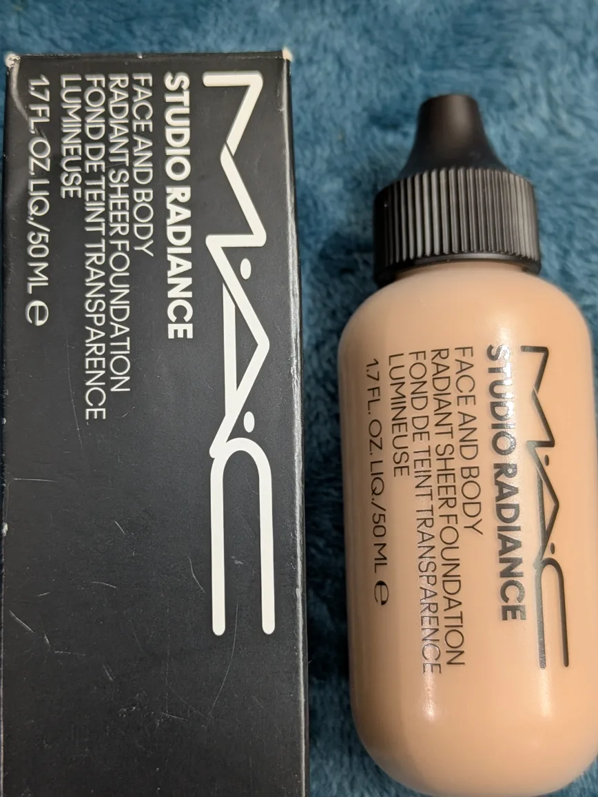 MAC Studio Radiance Face and Body Foundation thumbnail
