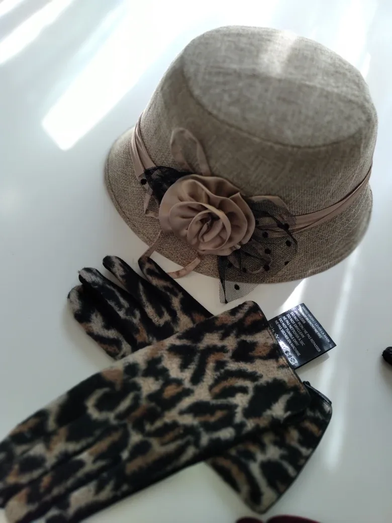 Beige hat and patterned gloves thumbnail
