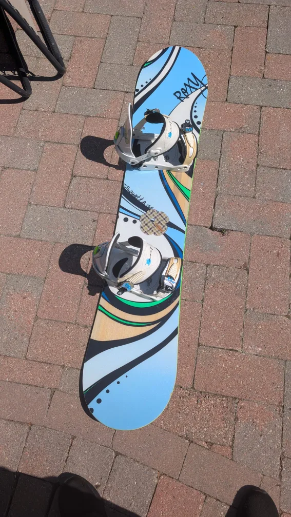 Roxy Snowboard and Bindings 135cm thumbnail
