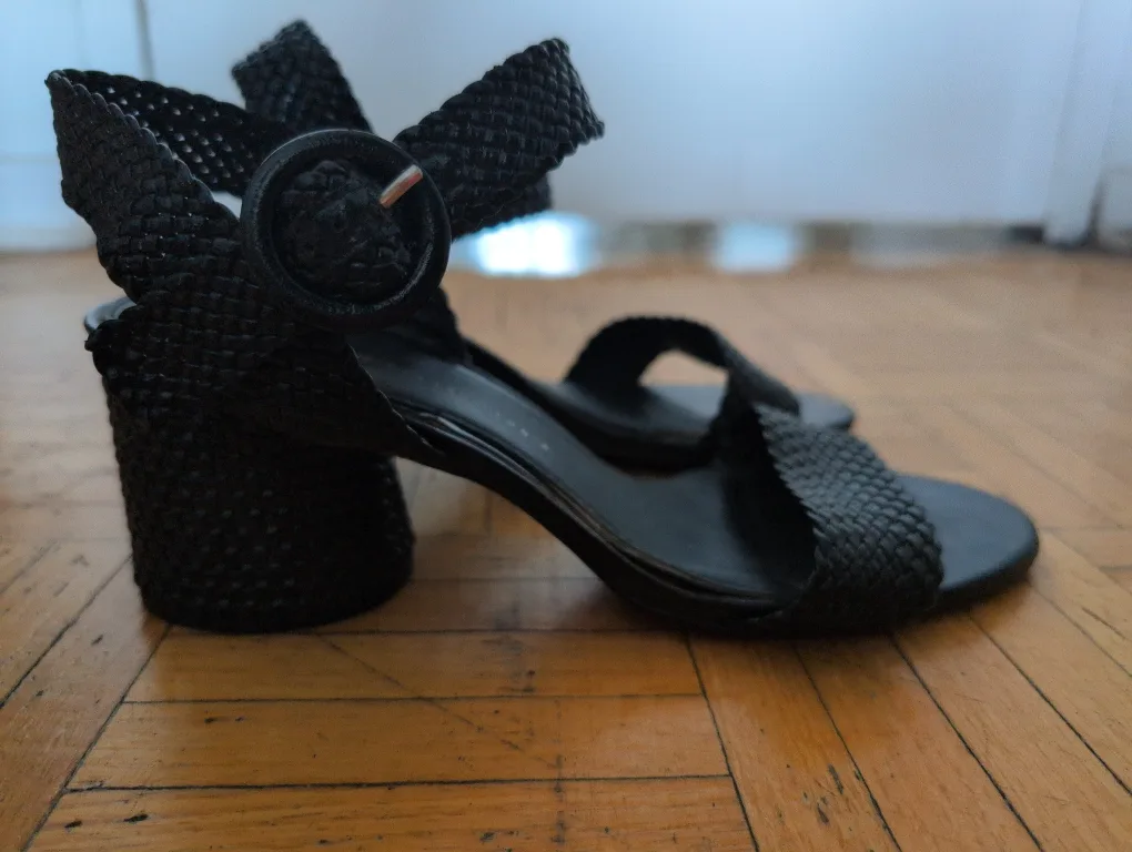 Zara Basic Black Woven Strap Sandals 💚🥕 image indicator(2)