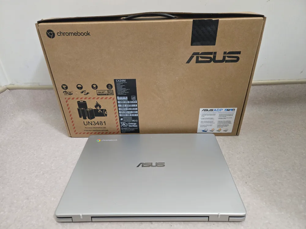 ASUS C424M Chromebook - Silver image indicator(2)