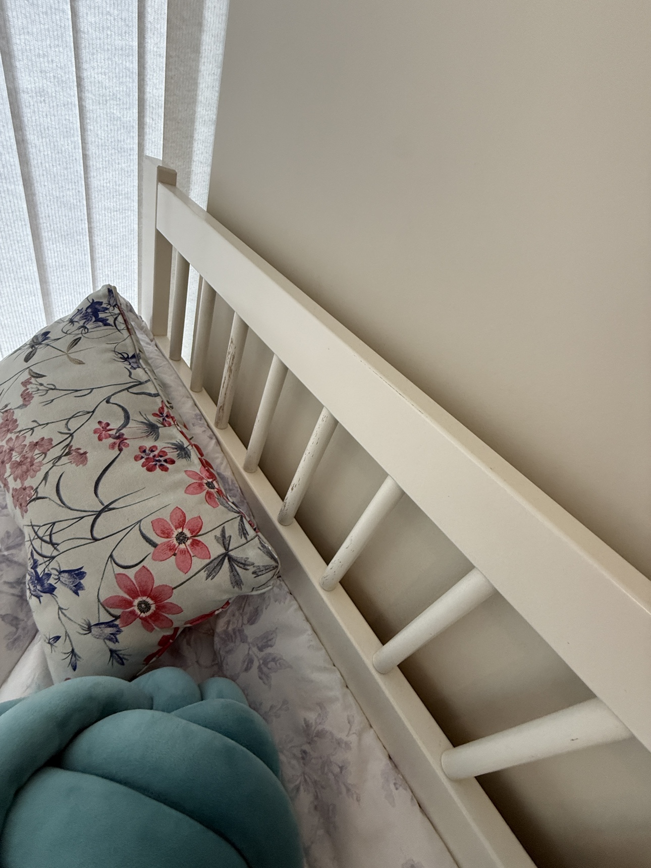 Full bed ikea frame & mattress pick up today 100$