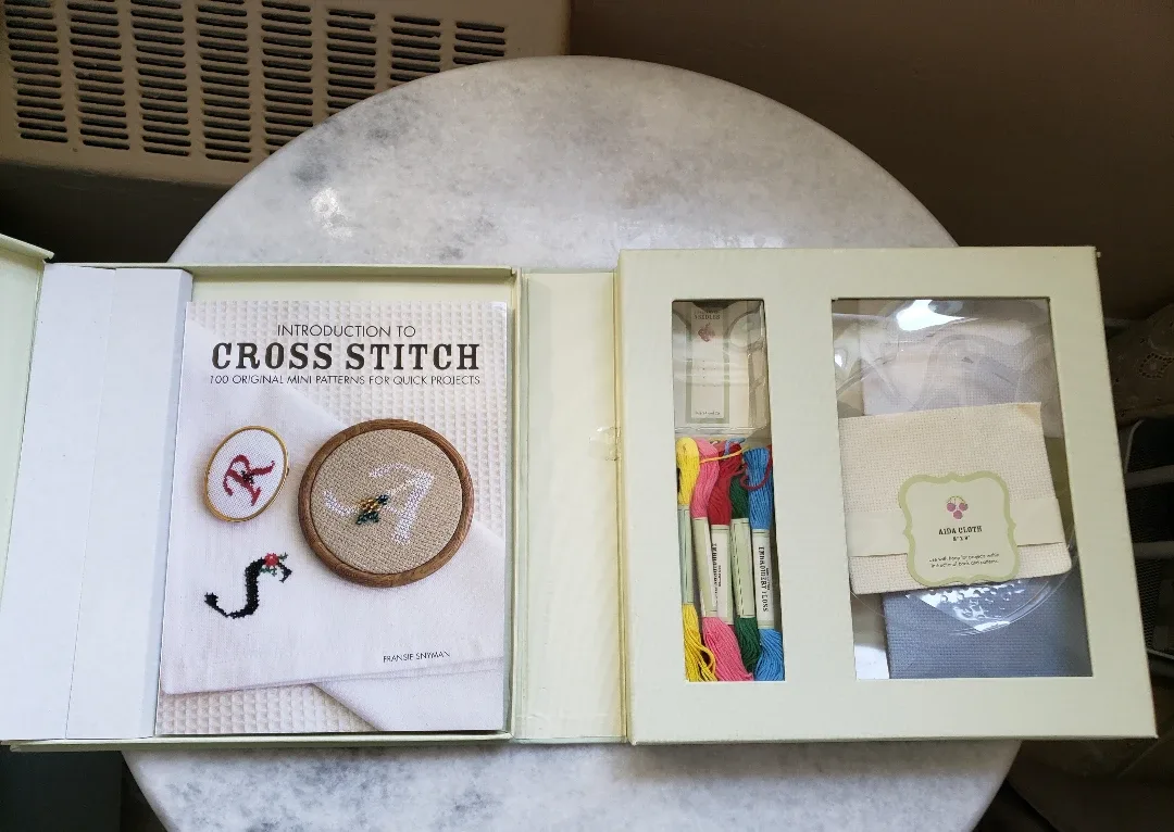 Cross Stitch Kit - With introduction booklet 💚🥕 image indicator(2)