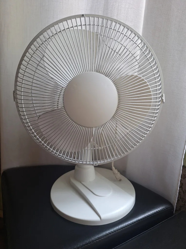 14" White Electric Fan thumbnail