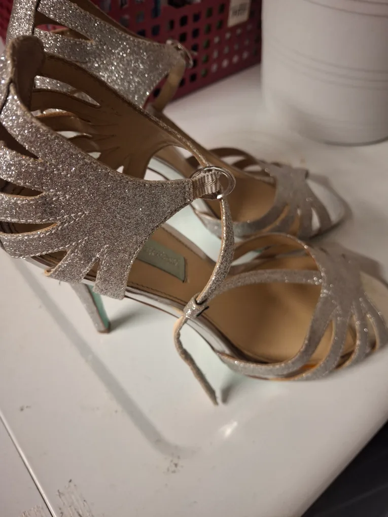 Glittery Heels image indicator(2)