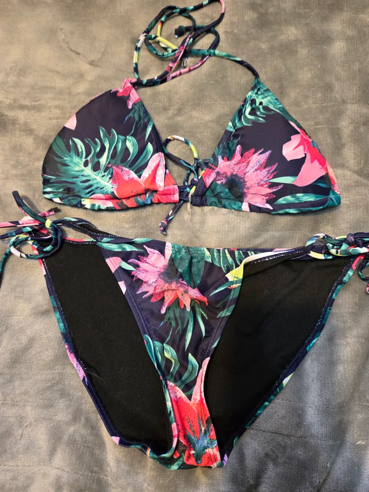 Bikini Sets - Floral & Palm Leaf Prints image indicator(2)