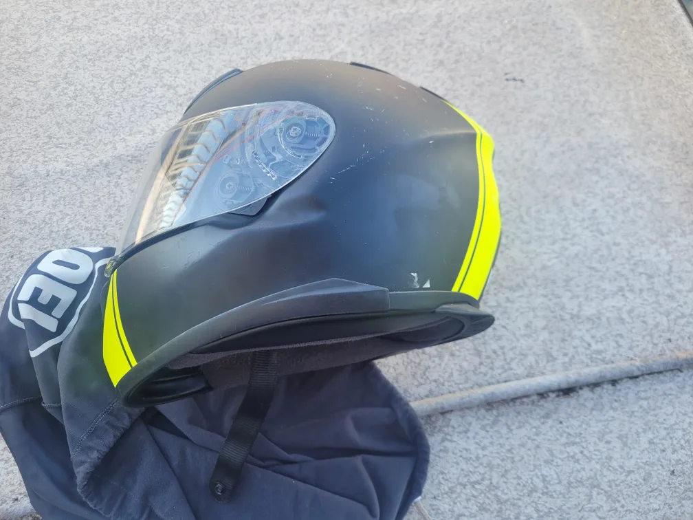Shoei Helmet - Yellow & Black image indicator(7)