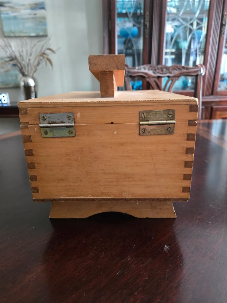 Vintage Wooden Shoe Shine Box image indicator(5)