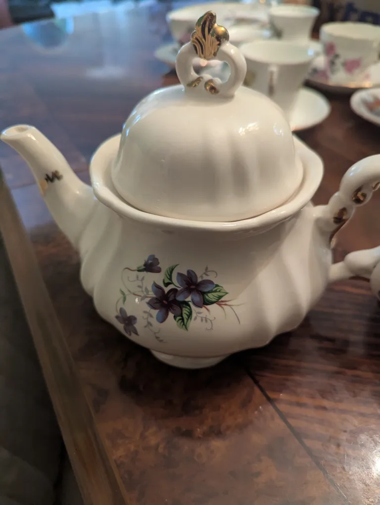 Elegant Floral Tea Set image indicator(2)