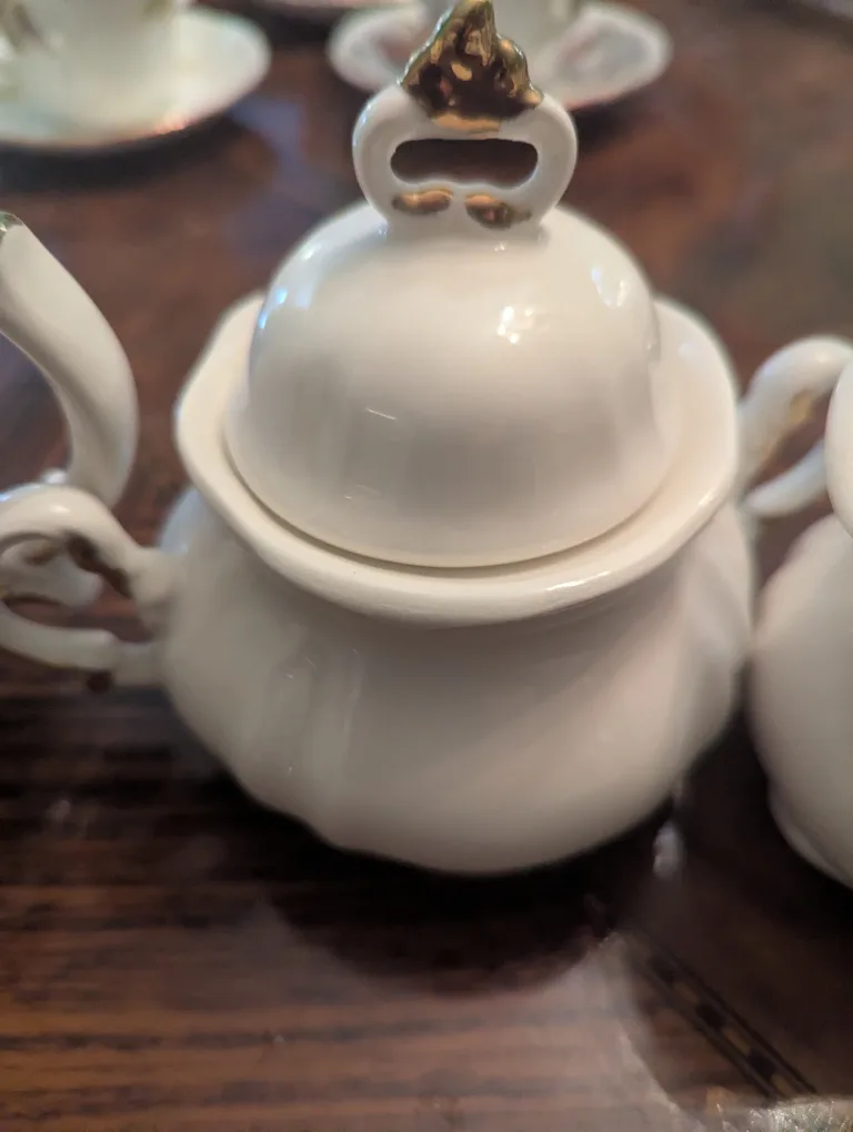 Elegant Floral Tea Set image indicator(3)