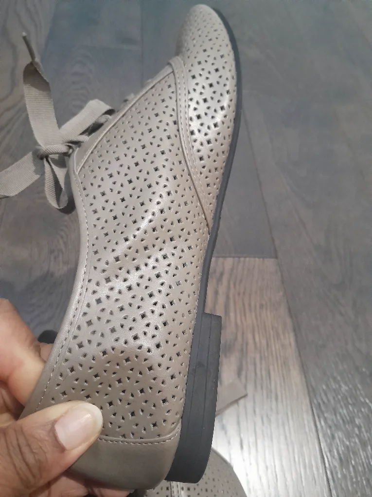 Lower East Side Lace-Up Perforated Dress Shoes image indicator(2)