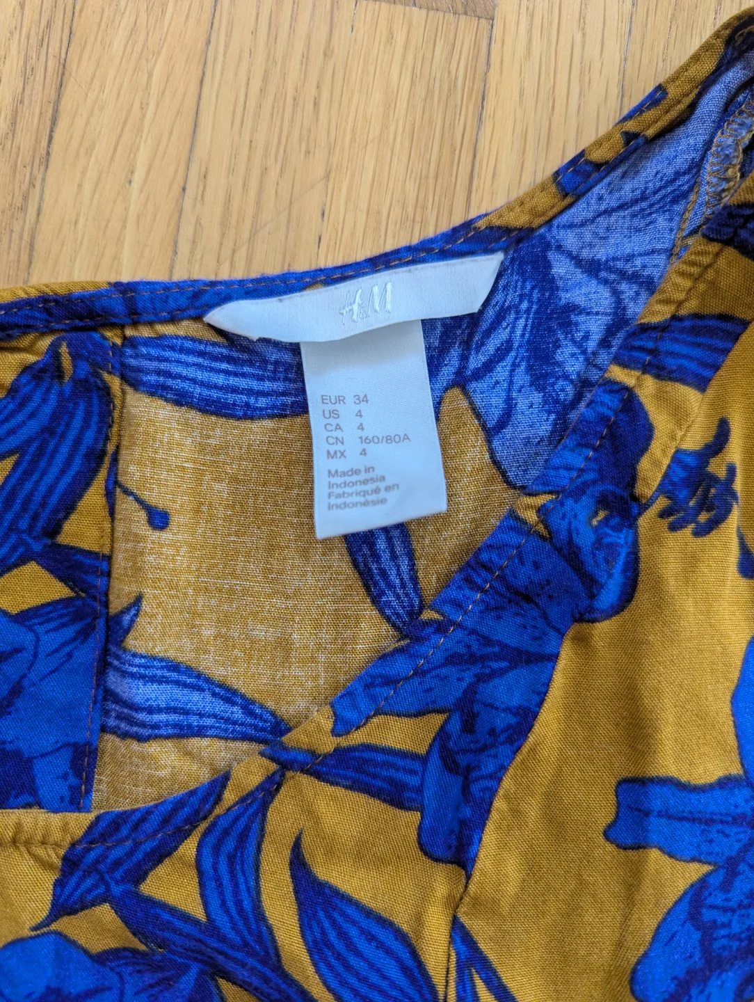 H&M Floral Print Sleeveless Dress - Size 4 image indicator(4)