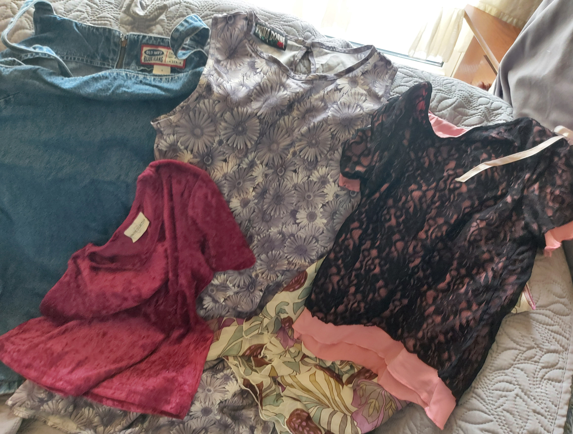 Women's Size 4 Clothing Bundle - Old Navy & More!