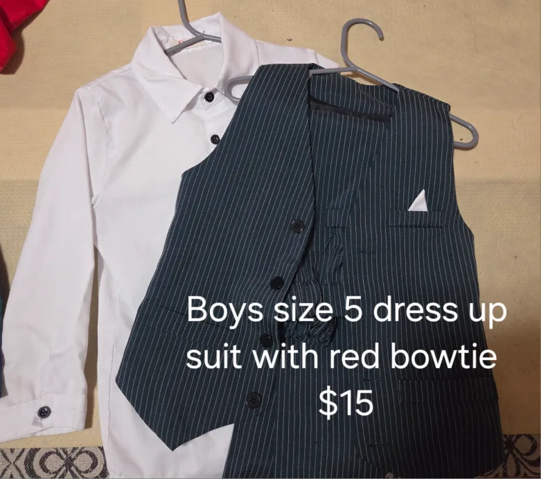 Boys Size 5 Dress Up Suit thumbnail