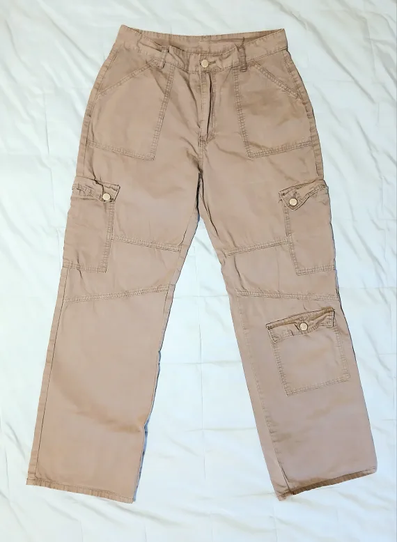 Women Medium Cargo Pants thumbnail