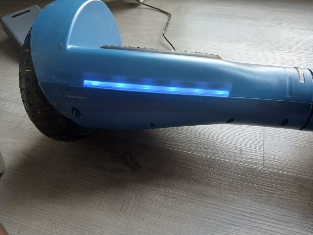 Dark Blue Hoverboard with LED lights and charger included - photo 4