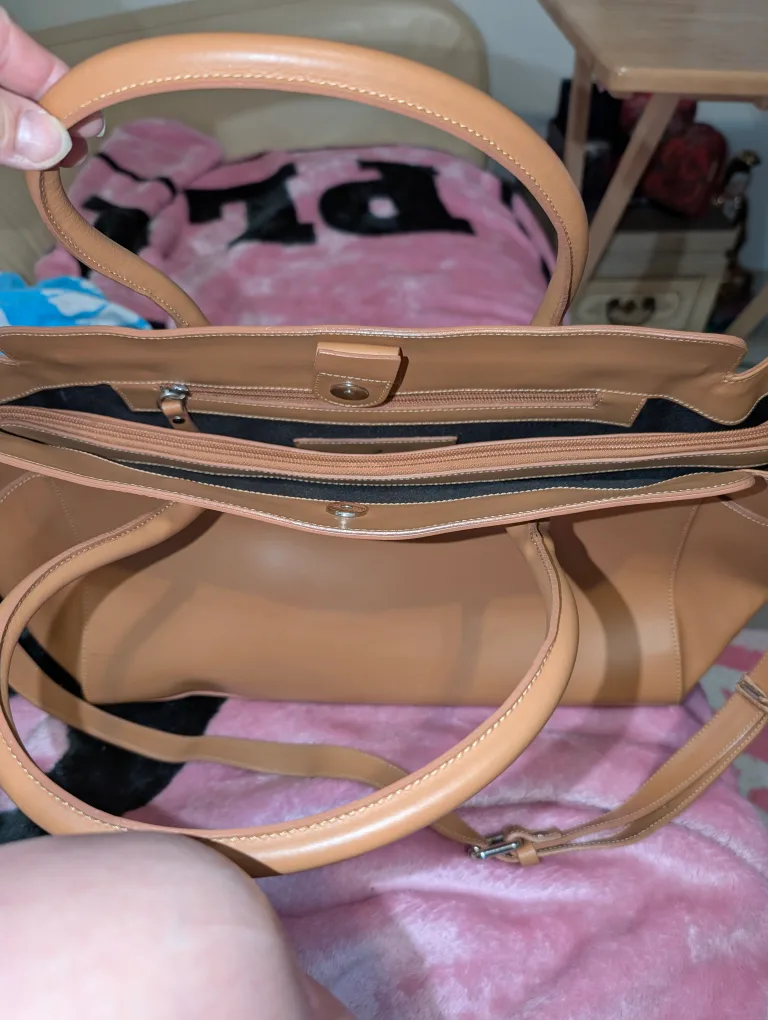 Alberta Di Canio Leather Handbag Brand New image indicator(2)