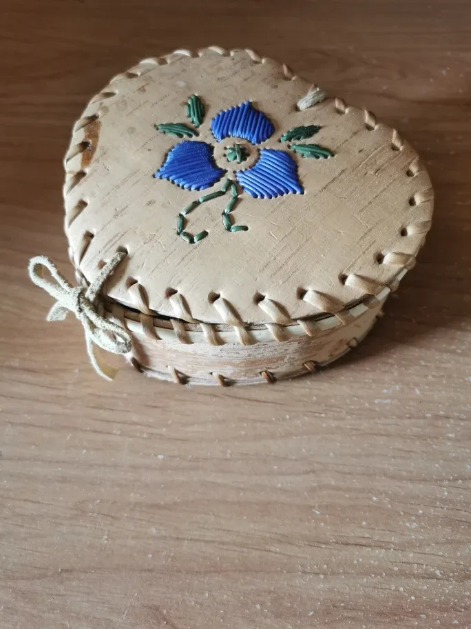Heart Shaped Birch Bark Basket With Lid thumbnail
