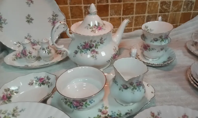 Royal Albert "Moss Rose China full set 6 Plus Tea Set image indicator(4)