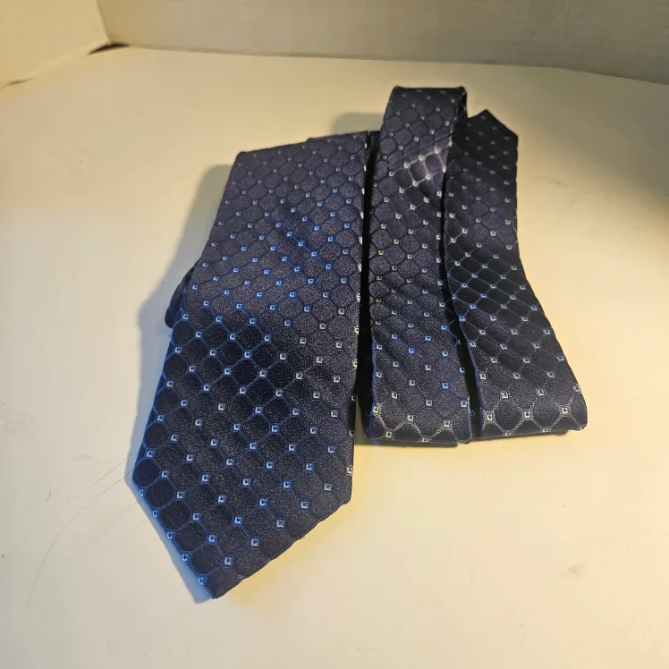 Van Heusen Blue Silk Geometric Pattern Men's NeckTie Tie EUC thumbnail