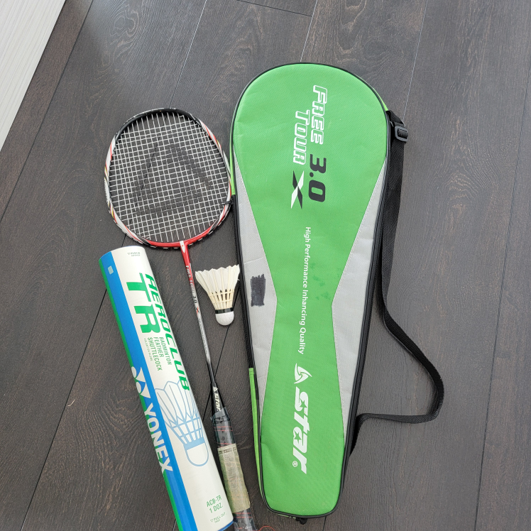 Badminton Racket & Shuttlecocks