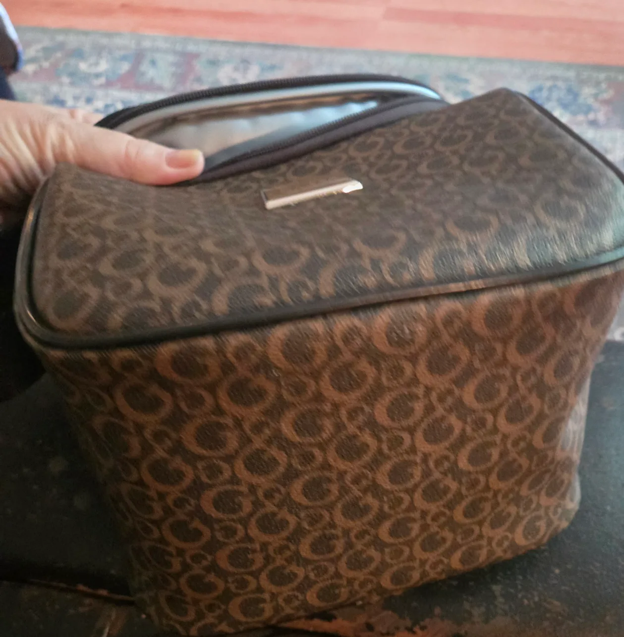 🧡 Guess brown lunch bag image indicator(3)