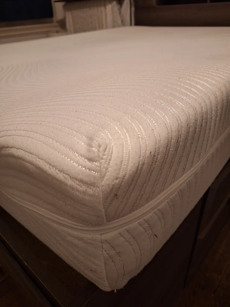 Structube Nuaj 8 Queen Mattress image indicator(3)