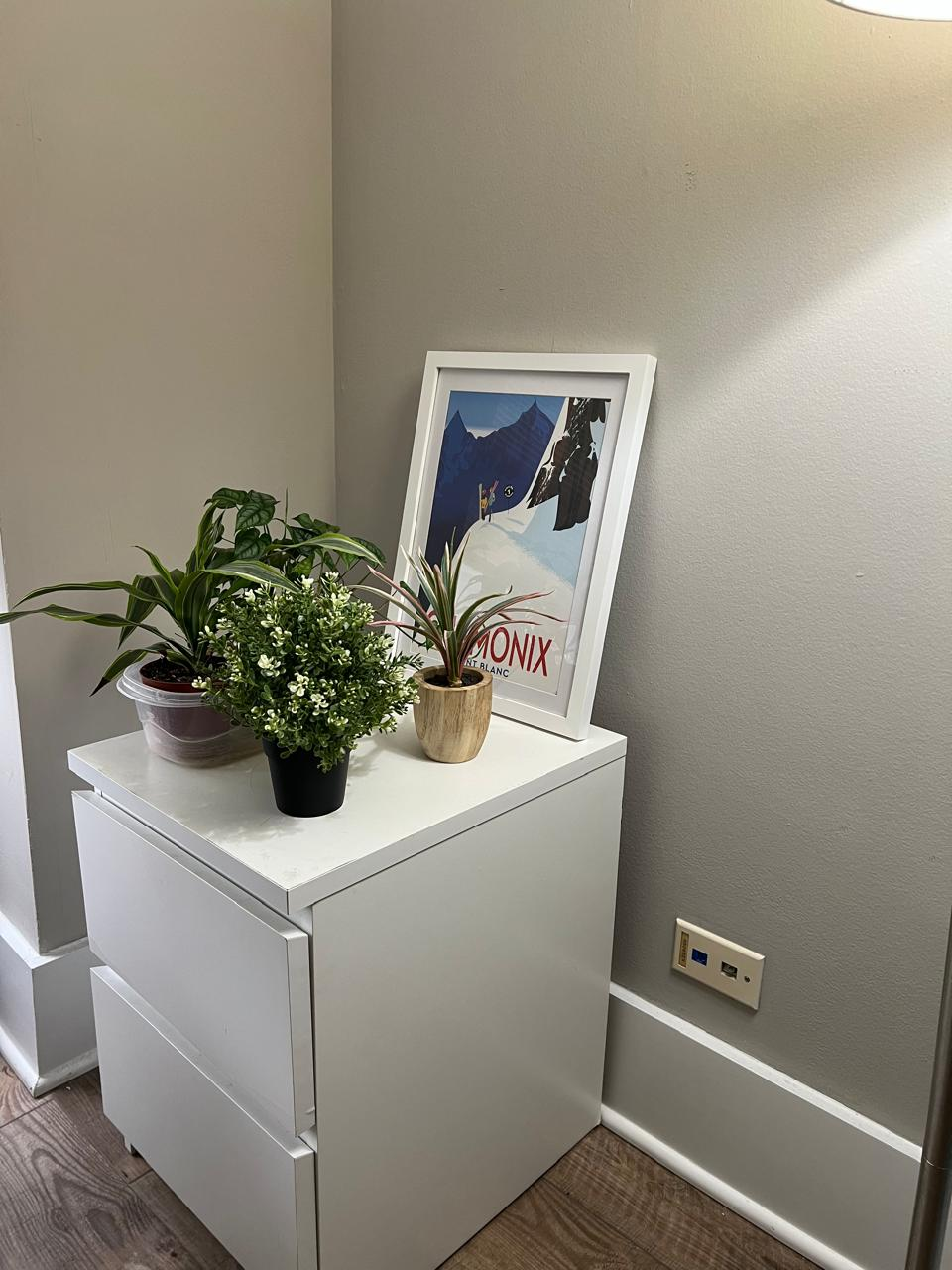 White 2-Drawer Nightstand