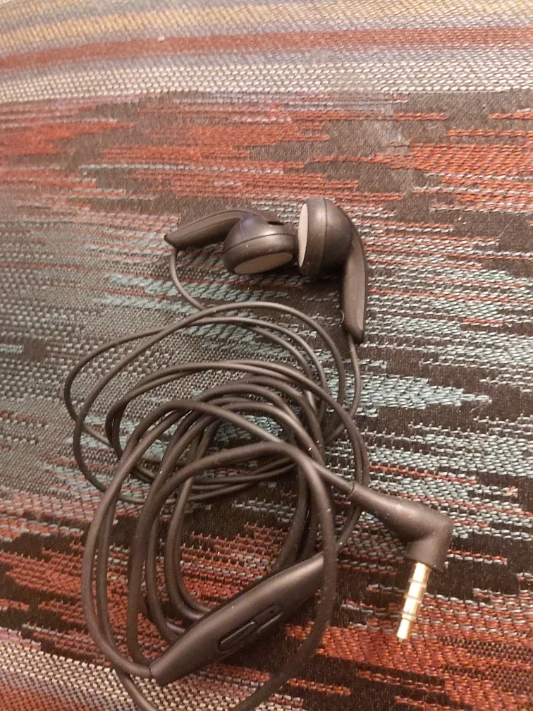 Wired Earbuds thumbnail