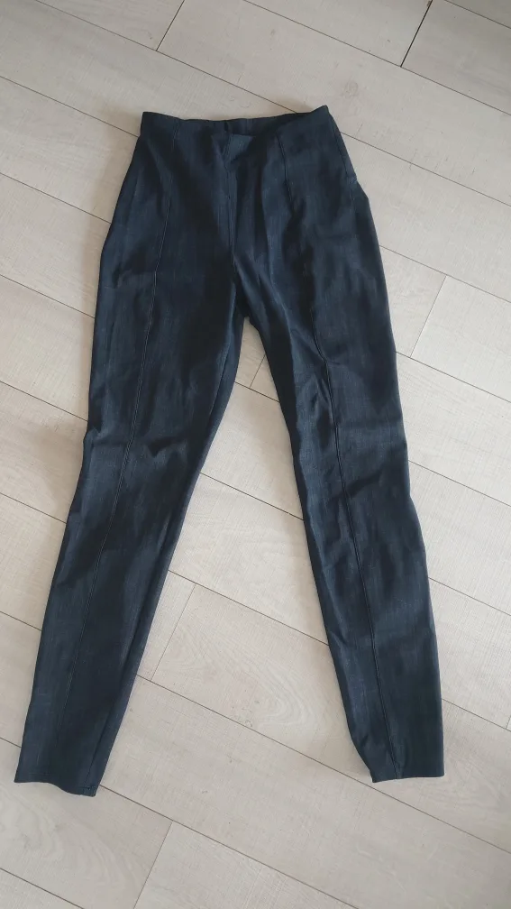 Lululemon Dark Wash Yoga Pants - Size 4 image indicator(2)