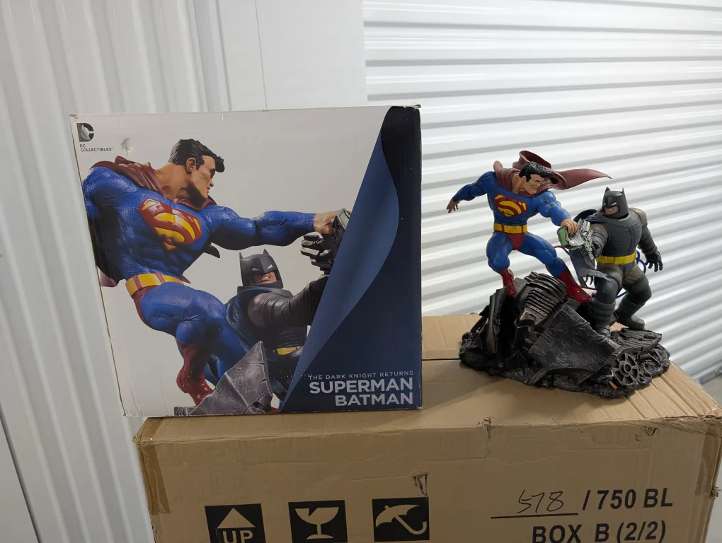 DC Collectibles Superman vs Batman Statue thumbnail