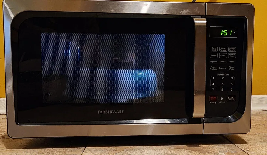 High Earn Farberware Microwave 900 WATTS thumbnail